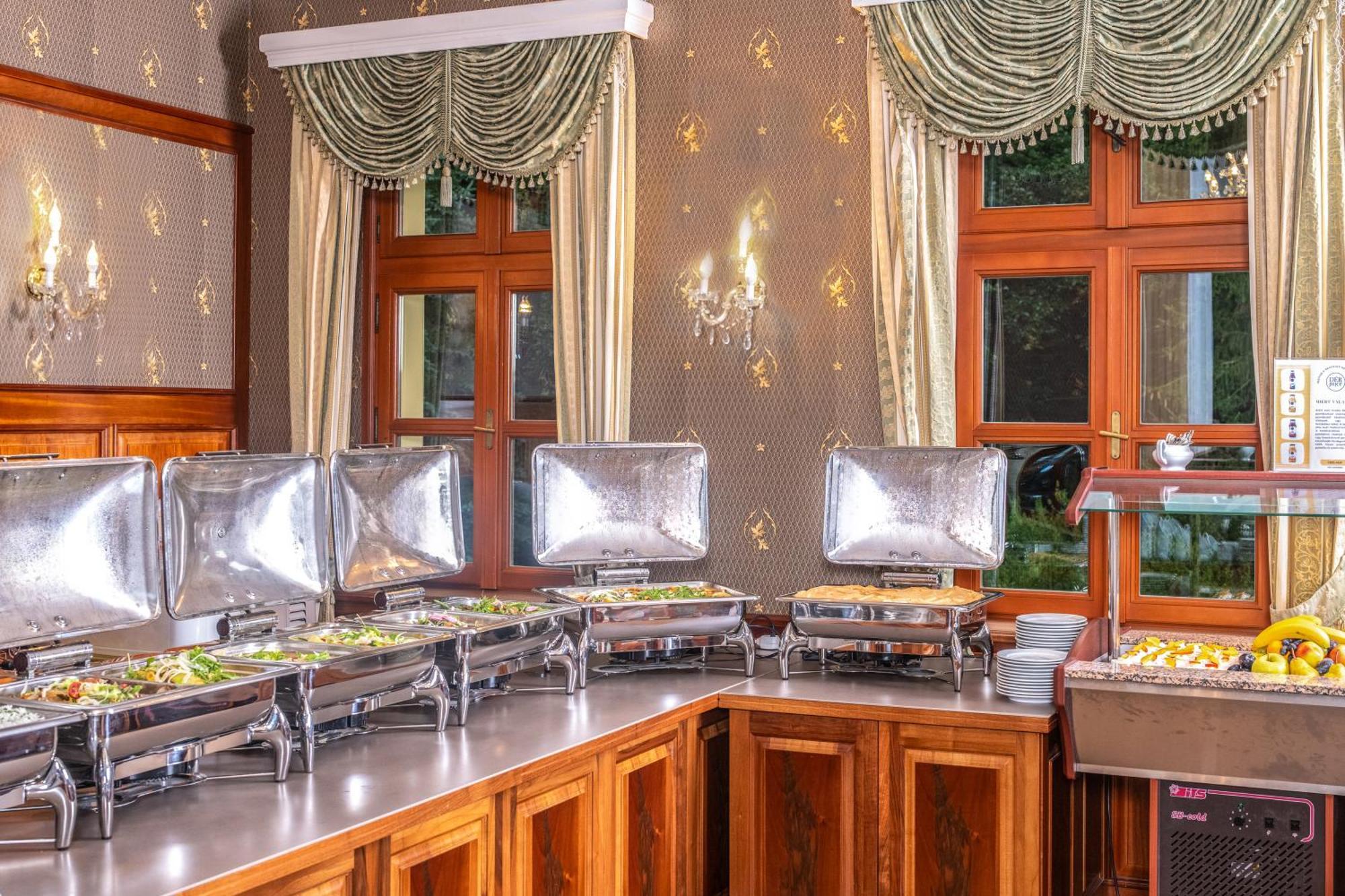 Kastélyhotel Sasvár Resort Parádsasvár Esterno foto