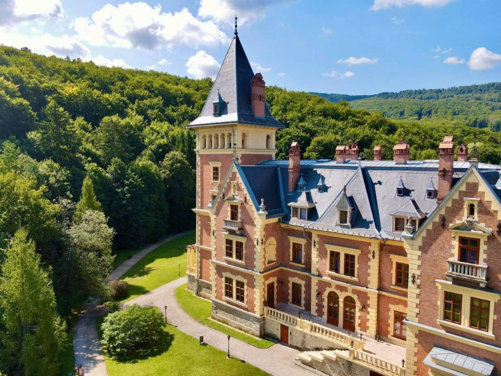 Kastélyhotel Sasvár Resort Parádsasvár Esterno foto