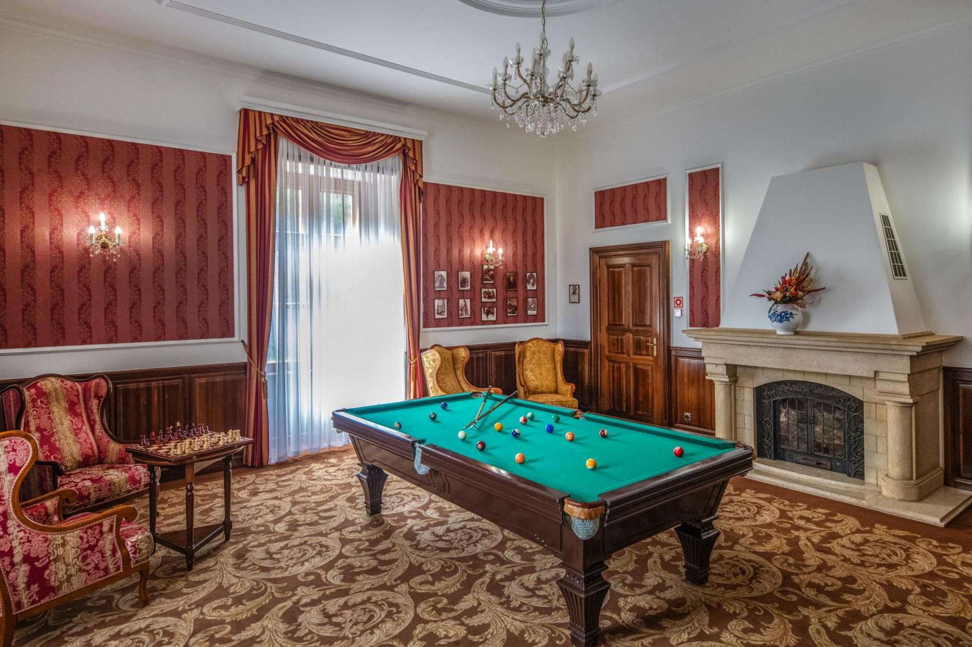 Kastélyhotel Sasvár Resort Parádsasvár Esterno foto