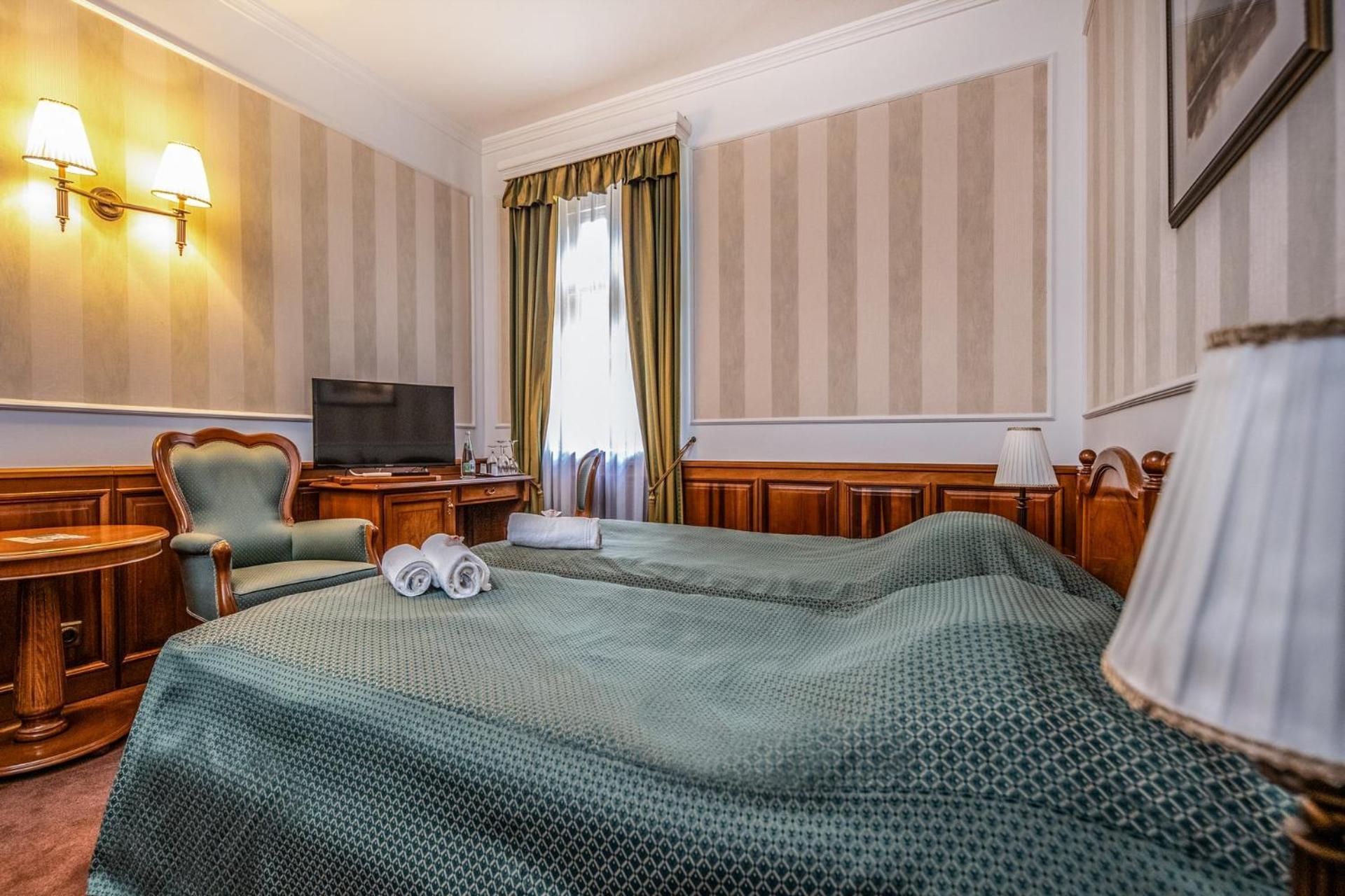 Kastélyhotel Sasvár Resort Parádsasvár Esterno foto