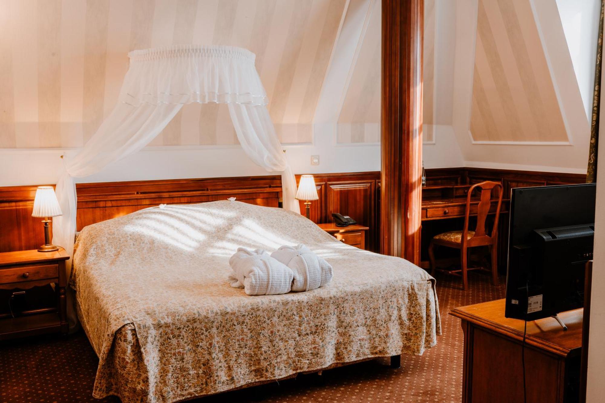 Kastélyhotel Sasvár Resort Parádsasvár Esterno foto